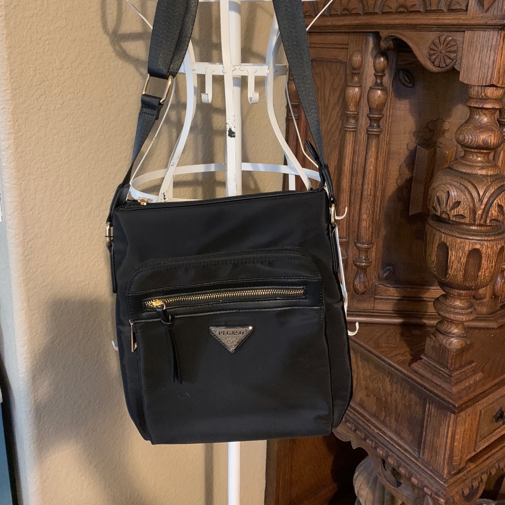 Pegaso Black crossbody/shoulder bag